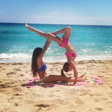 Pin By Krista Williams On Summer Summer Beach Best Friends Best Friend Poses Best Friend Pictures