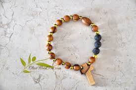 Croix En Bois D Olivier Bracelet En Bois Mini Chapelet Perles Dorees Et Naturel D Olivier Terre Sainte Wood Bracelet Natural Beads Olive Wood Cross