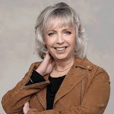 Caitlin Crutcher's Instagram, Twitter & Facebook