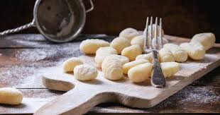 Decouvrez Comment Realiser Des Gnocchis Maison Aux Pommes De Terre Grace A Notre Recette Pas A Pas En Video Recette Gnocci Recette Recette Facile