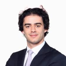 J'ai le plaisir de vous annoncer que j'occupe désormais le poste  d'apprentie Ingénieure Intégration de nouveaux produits pour la cabine de  l'A350 chez Airbus.