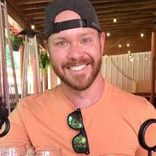 Lauren Bliss's Instagram, Twitter & Facebook