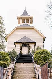 A Nyc Couple Gets Married In Scenic Highlands N C Wedding Venues North Carolina North Carolina Wedding Nc Wedding Venue
