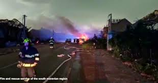 L'ex attaccante di samp e roma sblocca il risultato di testa a fine pri. Repubblica Ceca Tornado Devasta Comuni Nel Sud Est Tre Morti E Centinaia Di Feriti Video Il Fatto Quotidiano