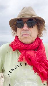 🏖️ Recordando a Joan Manuel Serrat desde el Mar Mediterráneo.