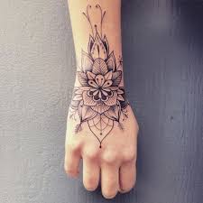 Họ thường xăm ở ngón tay áp út hoặc nơi đeo nhẫn. Bá»™ SÆ°u Táº­p Hinh XÄƒm á»Ÿ Cá»• Tay Cho Nam Ä'áº¹p Nháº¥t Hiá»‡n Nay