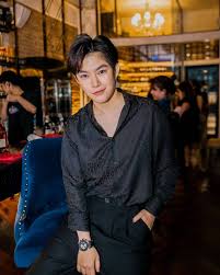 She has two sisters and a brother. Model Rambut Tina Jittaleela 3 Dua Selebriti Bertalenta Ini Dipertemukan Pertama Kali Di Film Yes Hampir Delapan Tahun Tak Terlibat Film Aom Dan Tina Kembali Dipertemukan Di Sebuah Pemotretan