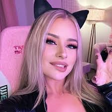 Lynn Bohn's Instagram, Twitter & Facebook