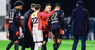 Latest on psv eindhoven defender denzel dumfries including news, stats, videos, highlights and more on espn. Psv Captain Denzel Dumfries About Knee Injury I Think I Can Just Play Against Feyenoord Football Netherlands News Live