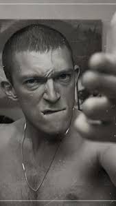 Have you ever noticed the animatronic Hagrid heads in Harry Potter? 🤔  Robbie Coltrane, the late actor who portrayed the beloved giant Hagrid, was  only 6 foot 1 inches tall, which didn't