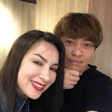 Ê-kíp Phi Nhung cần trả cả gốc lẫn lãi tiền Cát-xê của Hồ Văn Cường