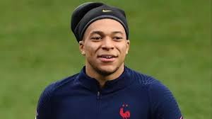 kiljan (ɛ)mbape lɔtɛ̃ ؛ مواليد 20 ديسمبر 1998) هو لاعب كرة قدم فرنسي يلعب في مركز الهجوم مع نادي باريس سان جيرمان في الدوري الفرنسي ومنتخب فرنسا لكرة القدم. ÙƒÙŠÙ„ÙŠØ§Ù† Ù…Ø¨Ø§Ø¨ÙŠ Ø§Ù„Ø£Ù†Ø§ Ø·Ø¨Ø¹ Ø§ ÙŠØ¬Ø¨ Ø£Ù† Ø£ÙƒÙˆÙ† Ø£ÙØ¶Ù„ Ù…Ù† Ø±ÙˆÙ†Ø§Ù„Ø¯Ùˆ ÙˆÙ…ÙŠØ³ÙŠ