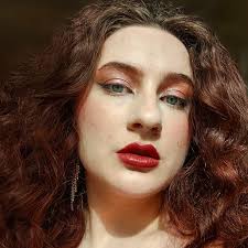 Grace Braddock's Instagram, Twitter & Facebook