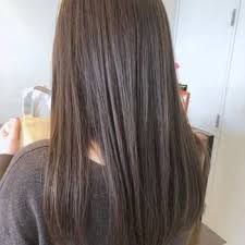 暗めグレーアッシュ50選 ブリーチなしで楽しむナチュラル髪色集めました キナリノ 髪 色 ロングヘア ヘアスタイリング