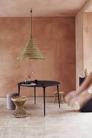Deco Les Materiaux Bruts Sont De Plus En Plus Tendance Dans Nos Interieurs Pourquoi Ne Pas Opter Pour De L En 2020 Couleur Mur Salon Deco Decoration Interieure