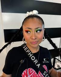 Starr Horton's Instagram, Twitter & Facebook