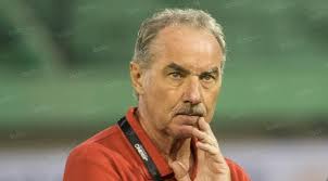 Kecintaan Alfred Riedl dengan Skema Usang 4-4-2 ala Inggris