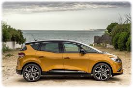 Con renault scenic vestiti di una linea moderna dal. The New 2017 Renault Scenic And Grand Scenic