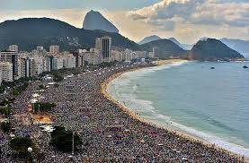 Ночью храм освещается изнутри и похож на яркий маяк на горизонте. Brazylia Rio De Janeiro Zdjecia Tygodnia Wp Wiadomosci