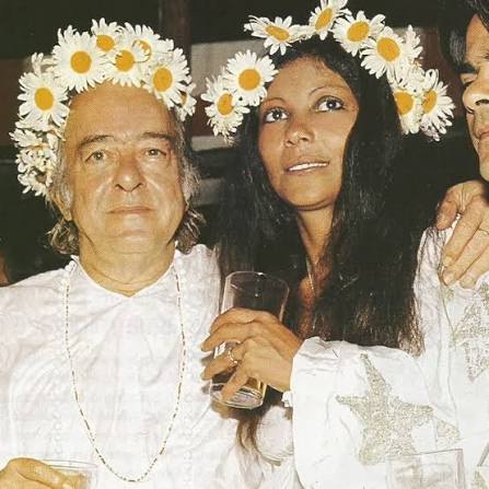 Vinícius de Moraes teve uma forte ligação com o candomblé, que se  intensificou na década de 1970, influenciado por sua então esposa, Gesse  Gessy, levando-o a uma "imersão profunda no universo da