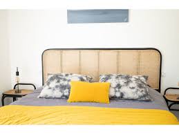 C'est sûrement l'une des premières choses que l'on voit en entrant dans une chambre à en fonction des modèles vous trouverez des têtes de lit adaptée pour des lits simples (lit 90 cm) et des lits doubles (lit 140 cm, lit 160 cm jusqu'à lit 180 cm). Tete De Lit Rotin Et Cannage Jack Noire 160cm Rateli04 Black 160 Vente De Saudara Collections Conforama