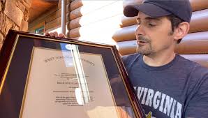 Brad Paisley is OFFICIALLY A WVU MOUNTAINEER! 🎸💛💙