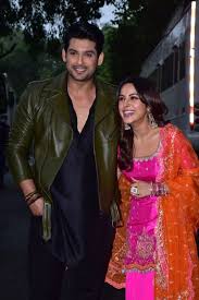 Jun 08, 2021 · sidharth shukla has huge fanbase, all thanks to bigg boss 13.the actor, who bagged bigg boss 13 trophy, was recently seen in ekta kapoor's web series broken but beautiful 3.the dil se dil tak. When Sidharth Shukla And Shehnaaz Gill Were Pictured At Bigg Boss Ott