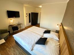Breakfast, wifi, and parking are free at this hotel. Hotel Deutsches Haus Kitzingen 2020 Reviews Pictures Deals