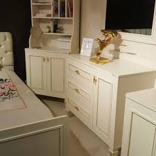 Çekmece kısmında kullanılan pastel pembe rengi odaya farklılık katacaktır. 1zi7wvjy4sd1ym