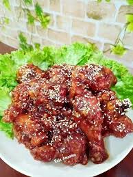 Ayam yang memiliki rasa pedas manis ini paling terkenal di antara semua ayam panaskan minyak kemudian goreng ayam setelah dilumuri dengan tepung maizena hingga berwarna kuning kecokelatan. Resepi Ayam Spicy Korean Pedas Giler Tengok Jer Pun Dah Menggiurkan Kitpramenulis