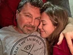 Darin Henderson's Instagram, Twitter & Facebook