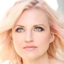 Courtney Pledger's Instagram, Twitter & Facebook