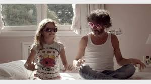 El músico envió un saludo afectuoso a la madre de su hija y jimena barón no pudo contener la emoción al presenciar la escena familiar. Fito Paez Mostro Un Adelanto De Su Nuevo Video Con Su Hija Margarita Ciudad Magazine