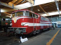 Http Upload Wikimedia Org Wikipedia Commons A A2 Cit C3 A9 Du Train 75 Jpg Trains Sncf Train Train