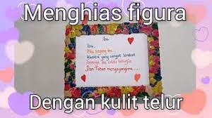 Kamu bisa menggunakan kertas kado dengan berbagai corak untuk hiasan tersebut. Contoh Hiasan Pada Puisi Menggunakan Kertas Kado Cute766