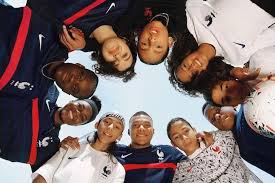 Les Nouveaux Maillots De L Equipe De France Sont Sortis Gentleman Moderne