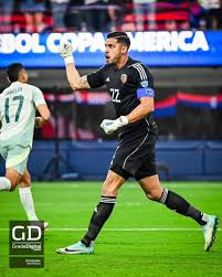 😍🙏 SAN ROMO Deja tu ❤ si también te estás persignando ante la actuación  de nuestro gigante arquero #Vinotinto #LaVinotinto #FUTVE #Romo #RafaRomo