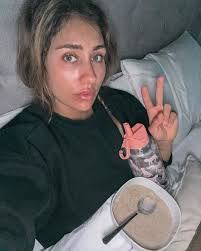 Melissa Chalmers's Instagram, Twitter & Facebook