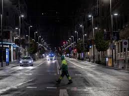 Toque de queda y las restricciones de este fin de semana en lima y callao por riesgo muy alto de este 9 de mayo, día de la madre, las regiones de lima y callao, entre otras, cumplirán toque de. Puedo Estar En La Calle En Pleno Toque De Queda Estas Son Las Excepciones Para Salir De Las Zonas Confinadas