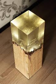Tischbein Aus Durchsichtigem Epoxid Harz Und Holz Epoxidharz Holz Lampe Epoxidharz Mobel Als Stilvolle Akzente B In 2020 Epoxidharz Lampe Epoxidharz Kaufen Harz Mobel
