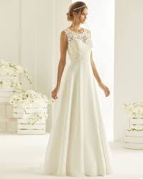 Die hochzeitskleider von rue de seine, lovers society, otaduy und light&lace, den kopfschmuck von jannie baltzer und die stolen von marryandbride führen wir exklusiv in münchen und hamburg. 11 24 Bianco Evento Brautmoden Brautkleider Kollektion 2019 Bianco Evento Bridal Dress Josephine 1 Hochzeit De