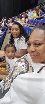 Lois Epps's Instagram, Twitter & Facebook