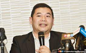 Allegedly not to make things difficult for anwar and to rid himself of ungrateful opportunists. Ex Mp Rafizi Completes Sentence For Leaking 1mdb Details Free Malaysia Today Fmt