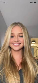 Samantha Riehl, Influencer/TikToker, 23 y/o. I love her cartoon sized eyes  : r/VindictaRateCelebs