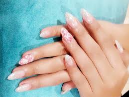 Pamper Your Nails This Weekend At This Beauty Salon In Bandra Lbb Select your preferred salon location colaba marine drive kemps corner st. beauty salon in bandra