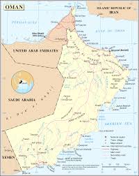 Oman is strategically located on a key naval chokepoint through which 30% of the world's maritime oil shipments pass. Geographie Omans Wikipedia