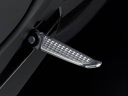 That seat is notably wide and incorporates a backrest, formed by the pillion seat, which hinges and can be set in a variety of positions. Honda Nm4 Vultus Alle Technischen Daten Zum Modell Nm4 Vultus Von Honda