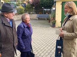 Eisern ist die ehe deshalb, weil das paar über die lange zeit ein festes band geschmiedet hat, das sie zusammenhält. 65 Jahre Verliebt Paar Aus Auernheim Feierte Eiserne Hochzeit Auernheim Nordbayern De