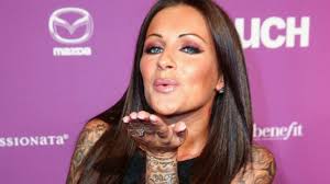 Use custom templates to tell the right story for your business. Comeback Berlin Tag Und Nacht Erstes Foto Von Jjs Julia Jasmin Ruhle Veroffentlicht Promiwood