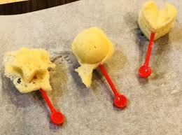 100均バレンタイングッズで レンジで簡単可愛いケーキポップ バレンタイン友チョコ大量生産におすすめ ホットケーキミックスで子供と作る手作りお菓子 雪見日和 お菓子 手作り 可愛いケーキ 友チョコ